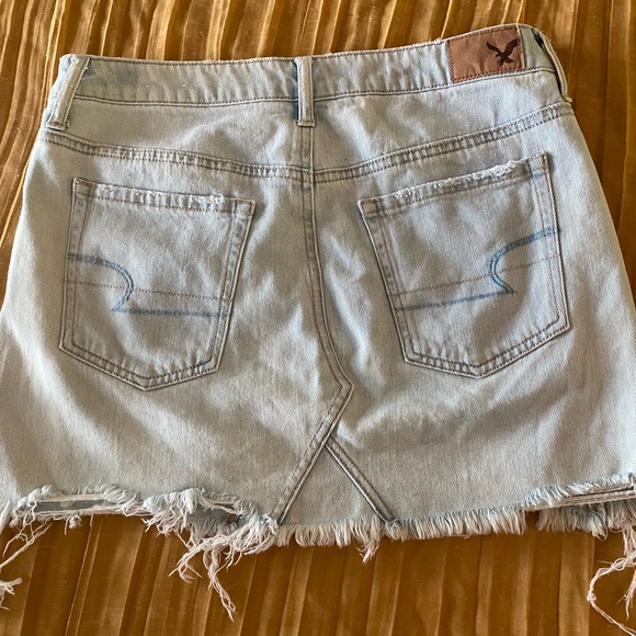 Short  distressed ragged hem denim skirt - Picture 2 of 3